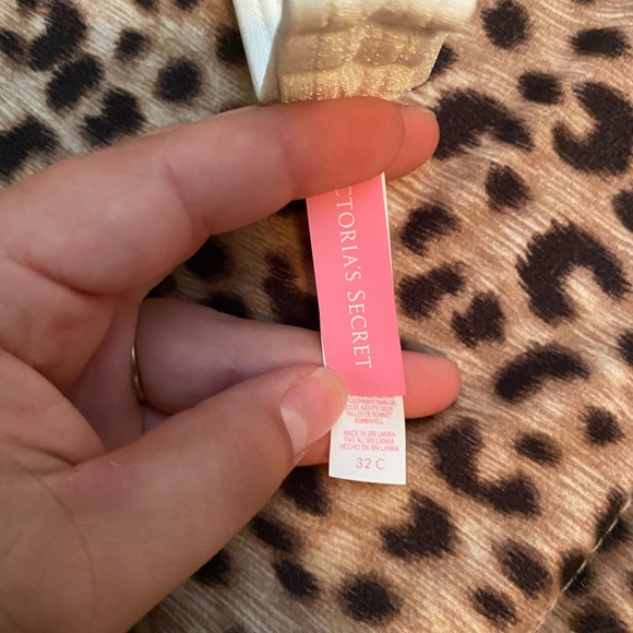 Victoria’s Secret push up bikini top - Picture 2 of 2